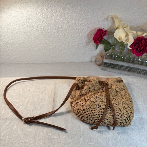 btb Los Angeles Isabella Paper Straw Drawstring Bag. Sand Color. Adjustable - Picture 7 of 11